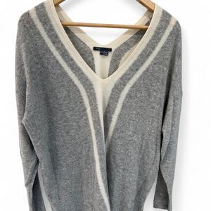 Vince Women's Grey and White Stripped Baggy Fit Cashmere Oversize Light Sweater